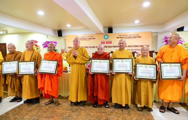 TP.HCM: Ban Phật giáo Quốc tế và Ban Kinh tế – Tài chính Trung ương tổng kết công tác Phật sự năm 2025插图