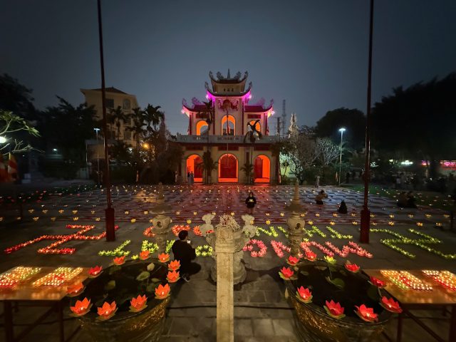 IMG_7916 Phú Thọ: Lung linh đêm Hoa đăng mừng Phật Thành đạo và Khởi sắc kỳ thi Giáo lý cho 600 Phật tử插图