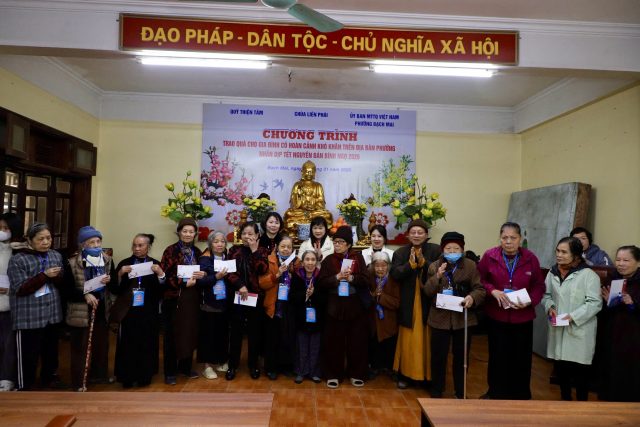 Hà Nội: Chùa Liên Phái trao tặng 200 suất quà cho gia đình có hoàn cảnh khó khăn trên địa bàn phường nhân dịp Tết Nguyên đán Bính Ngọ 2026插图