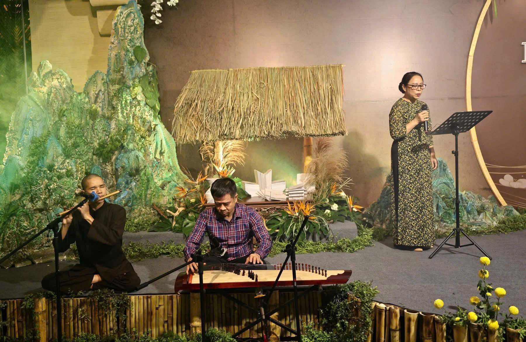 Đắk lắk: Ra mắt tập thơ “Dòng sữa mẹ thiêng liêng” của tác giả Hoài Nguyên Thủy (HT. Thích Châu Quang)插图6