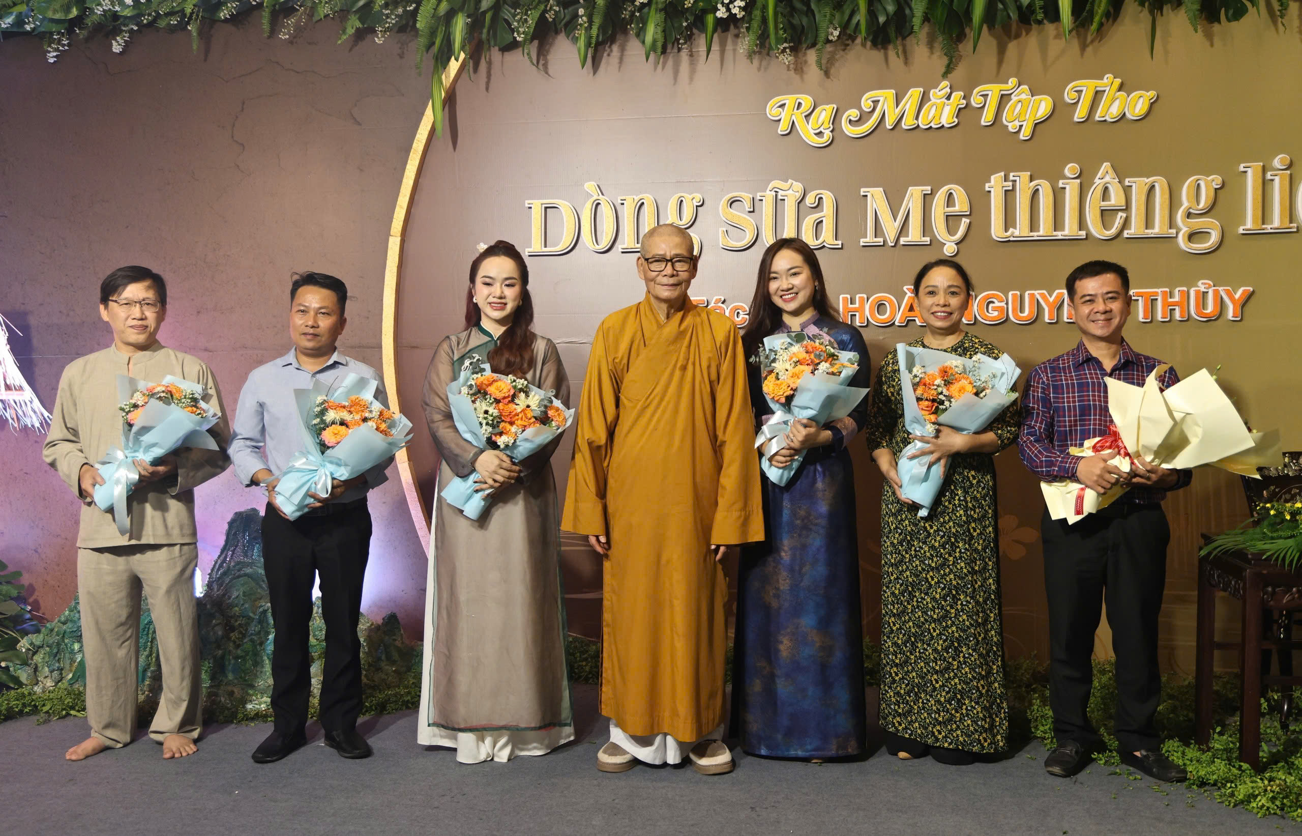 Đắk lắk: Ra mắt tập thơ “Dòng sữa mẹ thiêng liêng” của tác giả Hoài Nguyên Thủy (HT. Thích Châu Quang)插图10