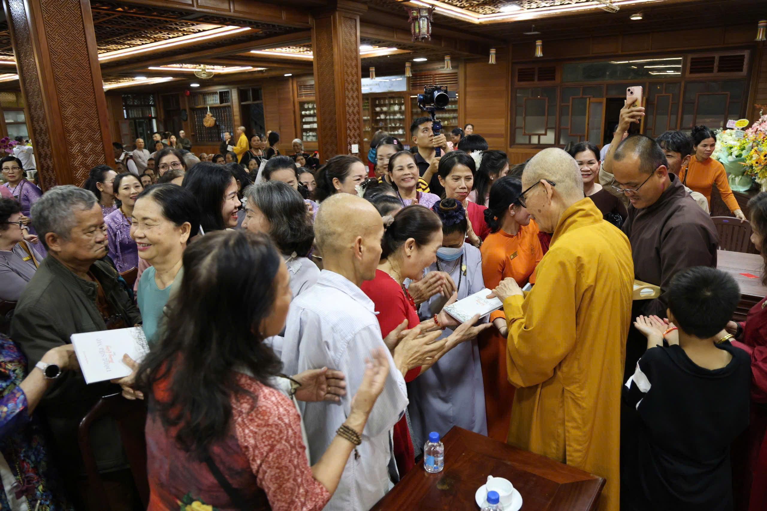 Đắk lắk: Ra mắt tập thơ “Dòng sữa mẹ thiêng liêng” của tác giả Hoài Nguyên Thủy (HT. Thích Châu Quang)插图11