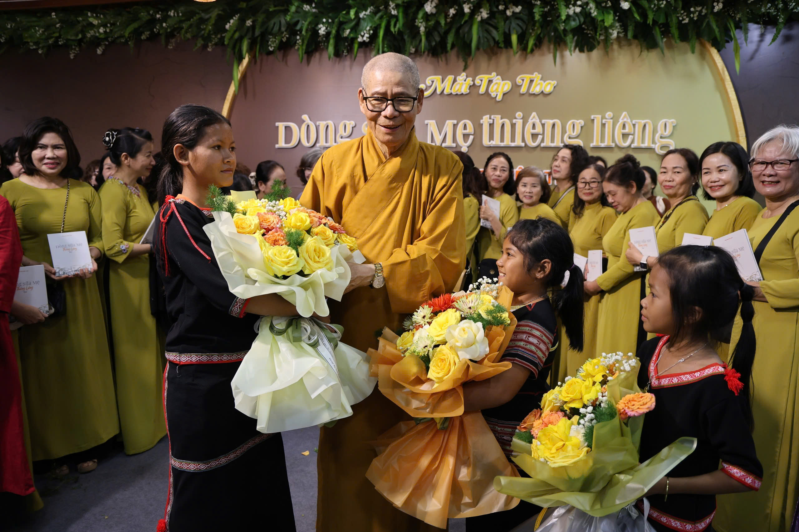 Đắk lắk: Ra mắt tập thơ “Dòng sữa mẹ thiêng liêng” của tác giả Hoài Nguyên Thủy (HT. Thích Châu Quang)插图14