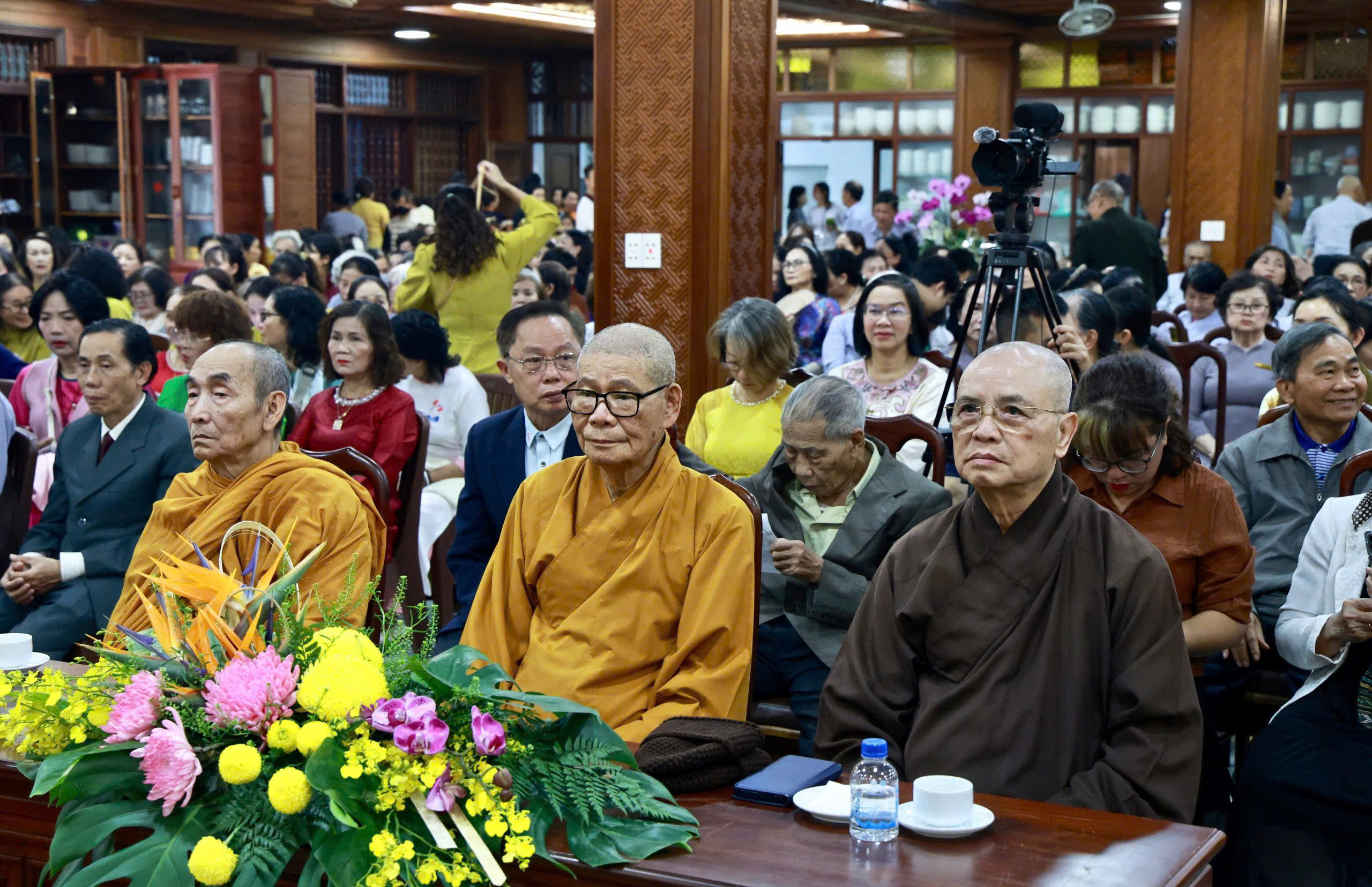 Đắk lắk: Ra mắt tập thơ “Dòng sữa mẹ thiêng liêng” của tác giả Hoài Nguyên Thủy (HT. Thích Châu Quang)插图2