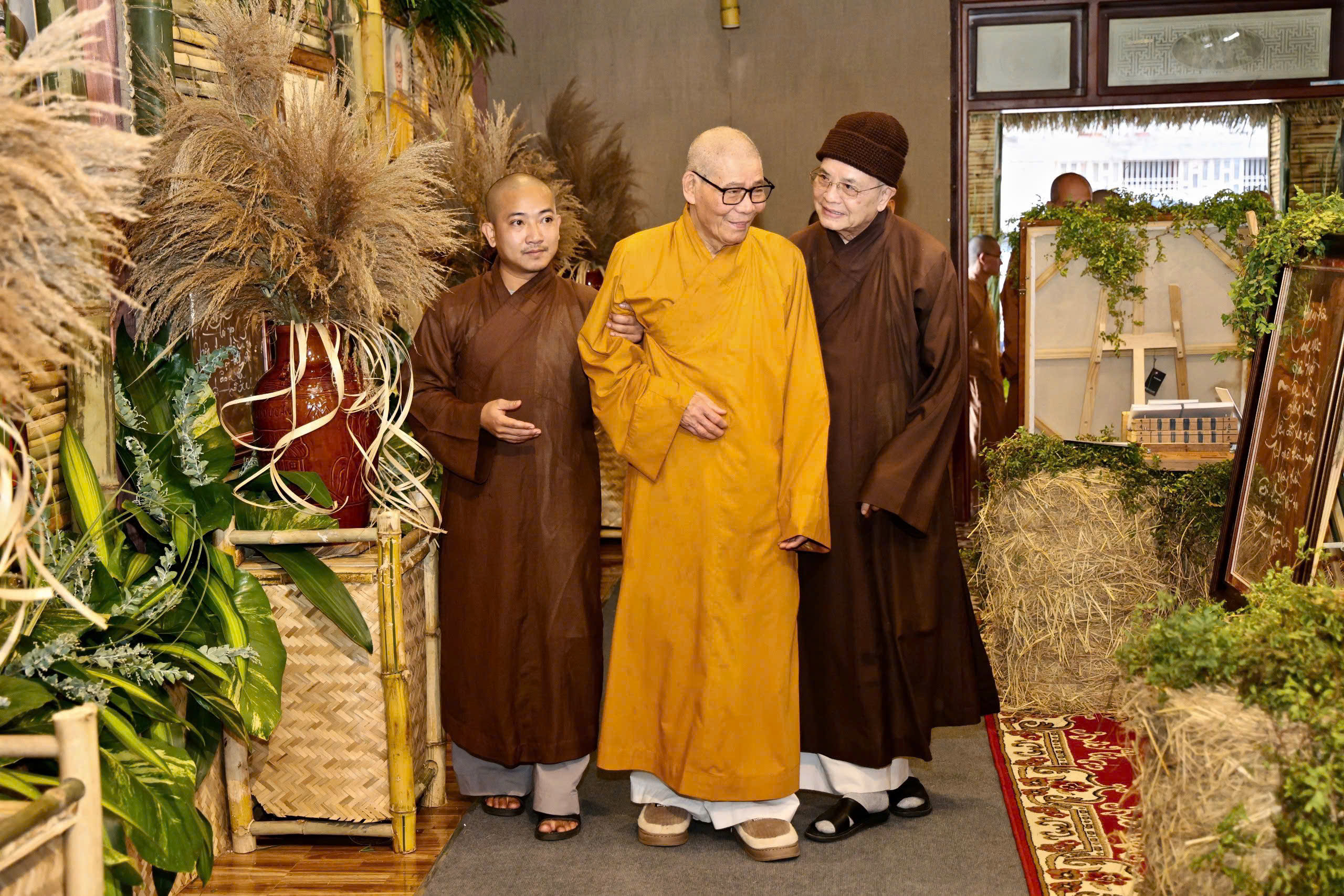 Đắk lắk: Ra mắt tập thơ “Dòng sữa mẹ thiêng liêng” của tác giả Hoài Nguyên Thủy (HT. Thích Châu Quang)插图13