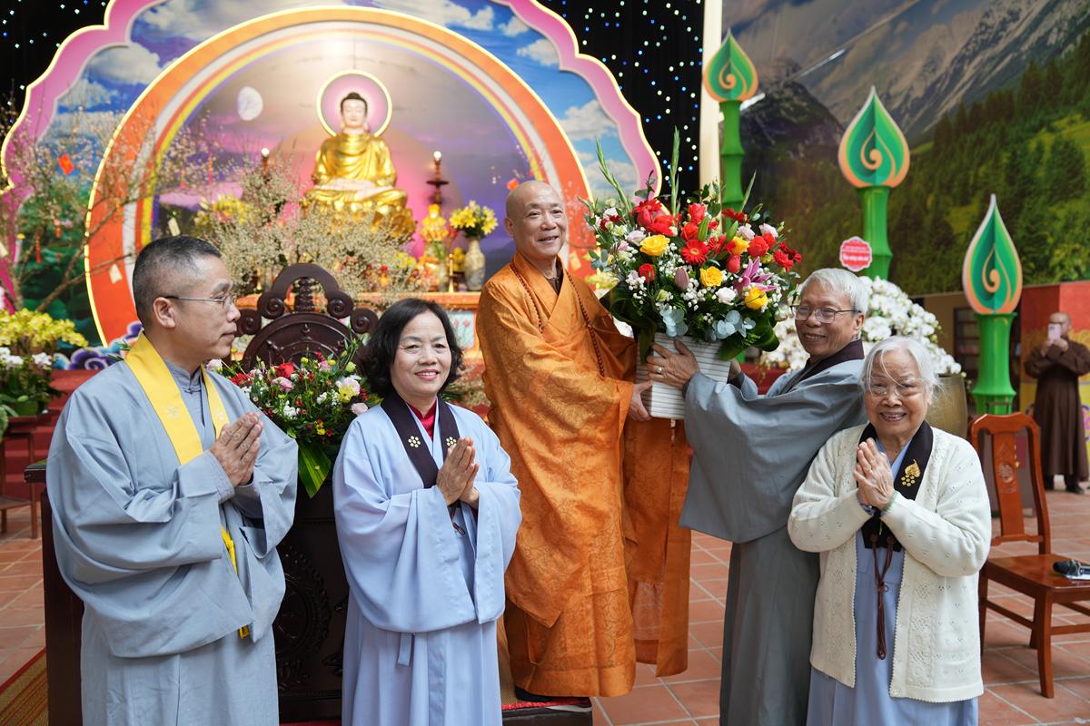 Đạo tràng Pháp Hoa trở về chùa Bằng lễ Phật, tri ân Hòa thượng Thích Bảo Nghiêm trong ngày đầu năm mới插图21
