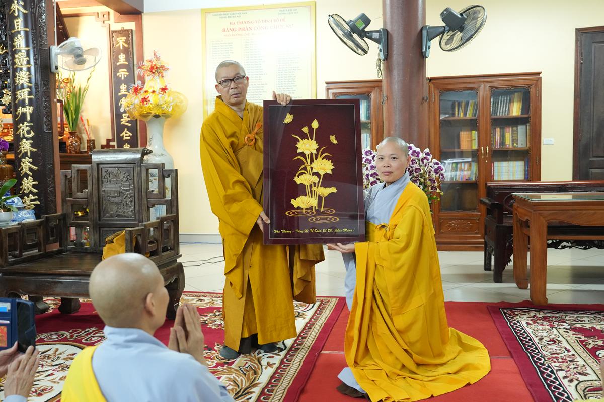 Hà Nội: Sơn môn Tổ đình Bồ Đề duy trì truyền thống họp mặt đầu xuân Bính Ngọ插图59 Hà Nội: Sơn môn Tổ đình Bồ Đề duy trì truyền thống họp mặt đầu xuân Bính Ngọ插图59