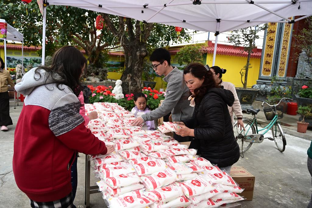 Hải Phòng: Ấm áp, nhộn nhịp phiên “Chợ Tết 0 đồng” tại chùa Kim Quang (Lũng Đông)插图21