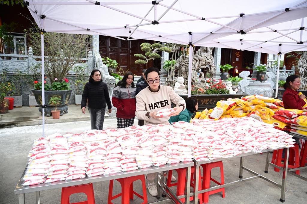 Hải Phòng: Ấm áp, nhộn nhịp phiên “Chợ Tết 0 đồng” tại chùa Kim Quang (Lũng Đông)插图22