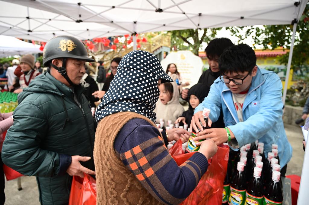 Hải Phòng: Ấm áp, nhộn nhịp phiên “Chợ Tết 0 đồng” tại chùa Kim Quang (Lũng Đông)插图12