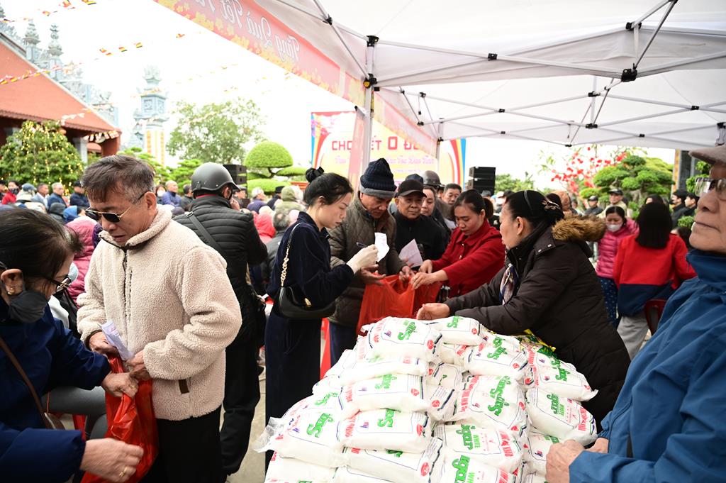 Hải Phòng: Ấm áp, nhộn nhịp phiên “Chợ Tết 0 đồng” tại chùa Kim Quang (Lũng Đông)插图49
