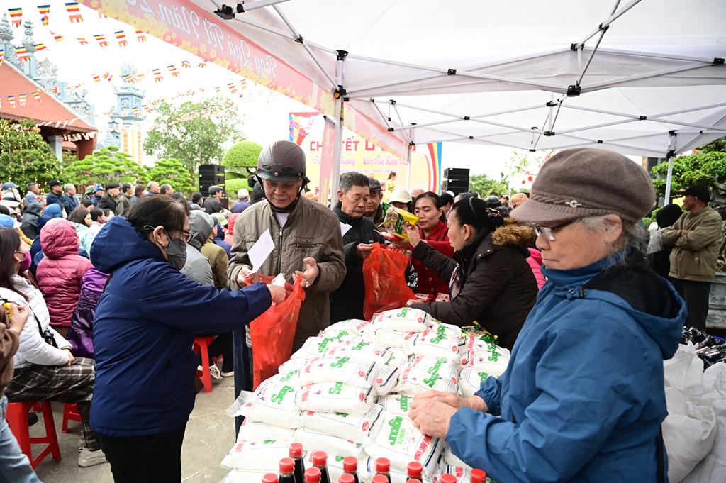 Hải Phòng: Ấm áp, nhộn nhịp phiên “Chợ Tết 0 đồng” tại chùa Kim Quang (Lũng Đông)插图50