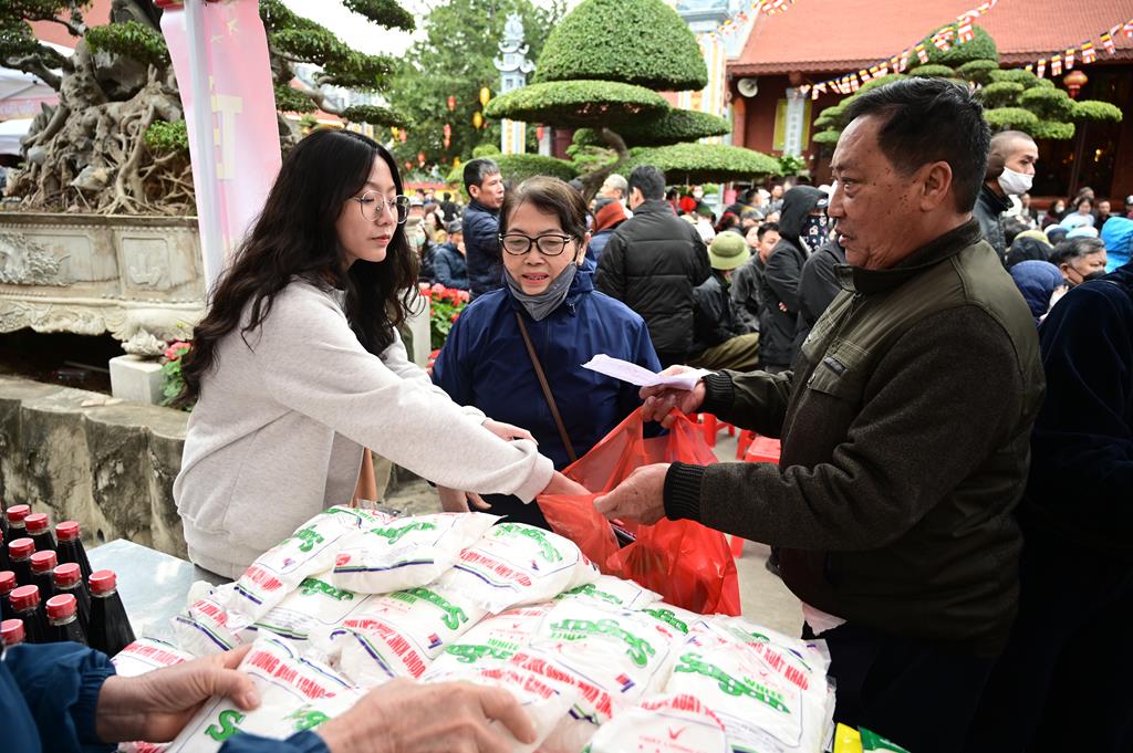 Hải Phòng: Ấm áp, nhộn nhịp phiên “Chợ Tết 0 đồng” tại chùa Kim Quang (Lũng Đông)插图11