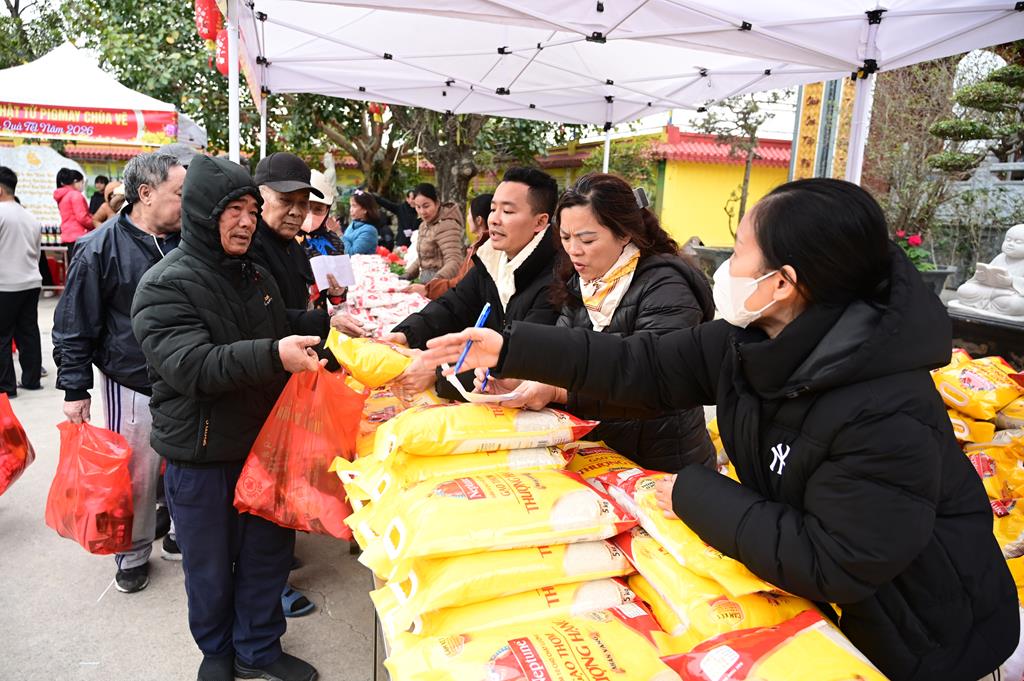 Hải Phòng: Ấm áp, nhộn nhịp phiên “Chợ Tết 0 đồng” tại chùa Kim Quang (Lũng Đông)插图52