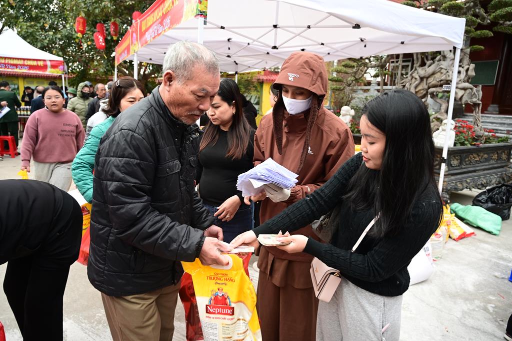 Hải Phòng: Ấm áp, nhộn nhịp phiên “Chợ Tết 0 đồng” tại chùa Kim Quang (Lũng Đông)插图53