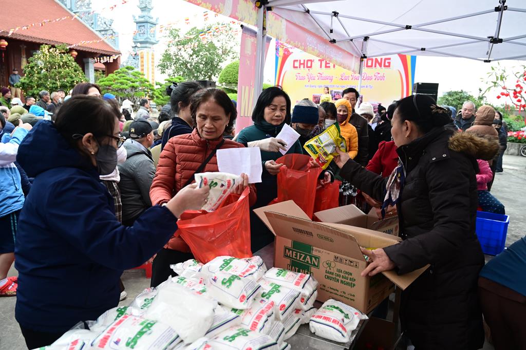 Hải Phòng: Ấm áp, nhộn nhịp phiên “Chợ Tết 0 đồng” tại chùa Kim Quang (Lũng Đông)插图16