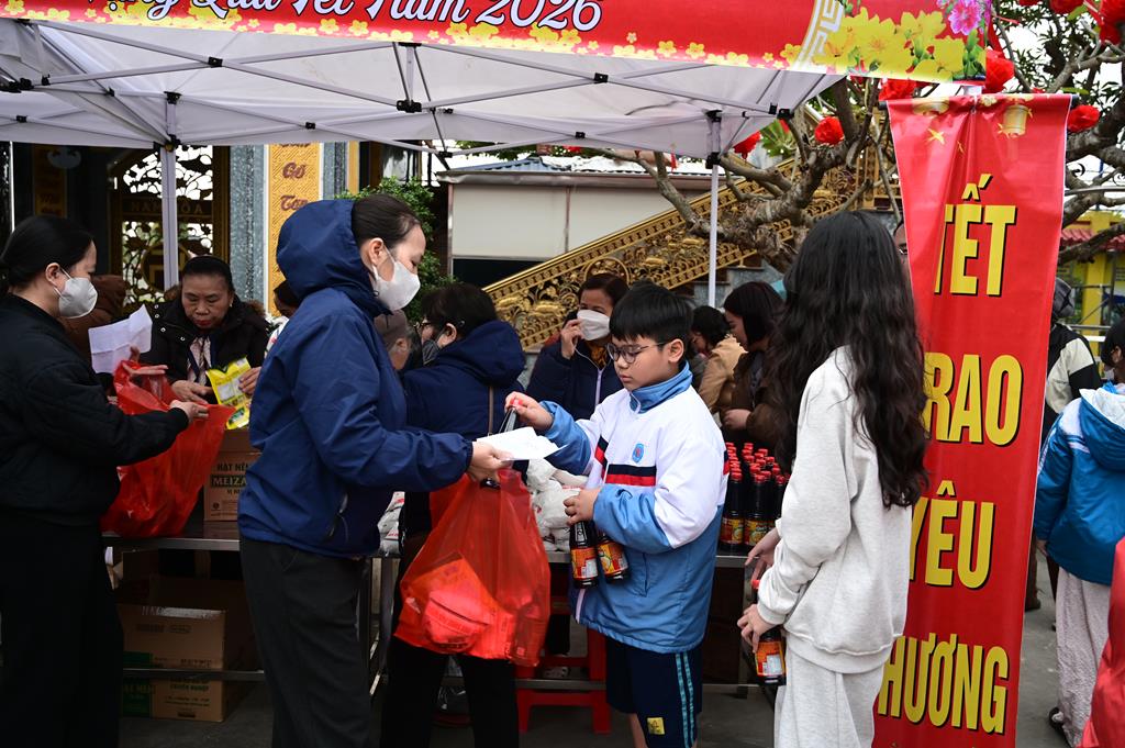 Hải Phòng: Ấm áp, nhộn nhịp phiên “Chợ Tết 0 đồng” tại chùa Kim Quang (Lũng Đông)插图17