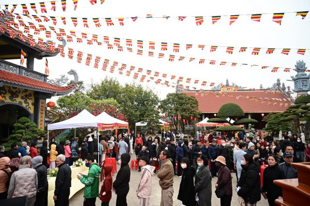 Hải Phòng: Ấm áp, nhộn nhịp phiên “Chợ Tết 0 đồng” tại chùa Kim Quang (Lũng Đông)插图