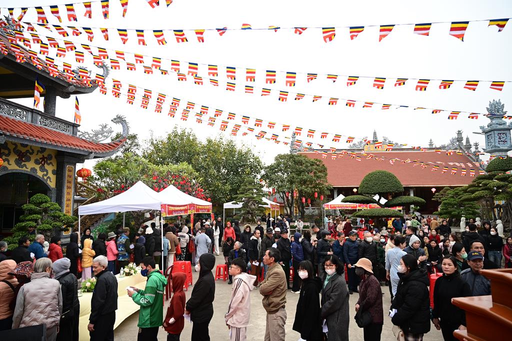 Hải Phòng: Ấm áp, nhộn nhịp phiên “Chợ Tết 0 đồng” tại chùa Kim Quang (Lũng Đông)插图8