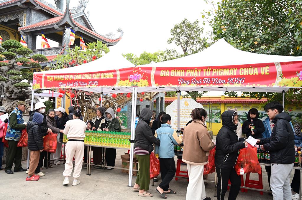 Hải Phòng: Ấm áp, nhộn nhịp phiên “Chợ Tết 0 đồng” tại chùa Kim Quang (Lũng Đông)插图65