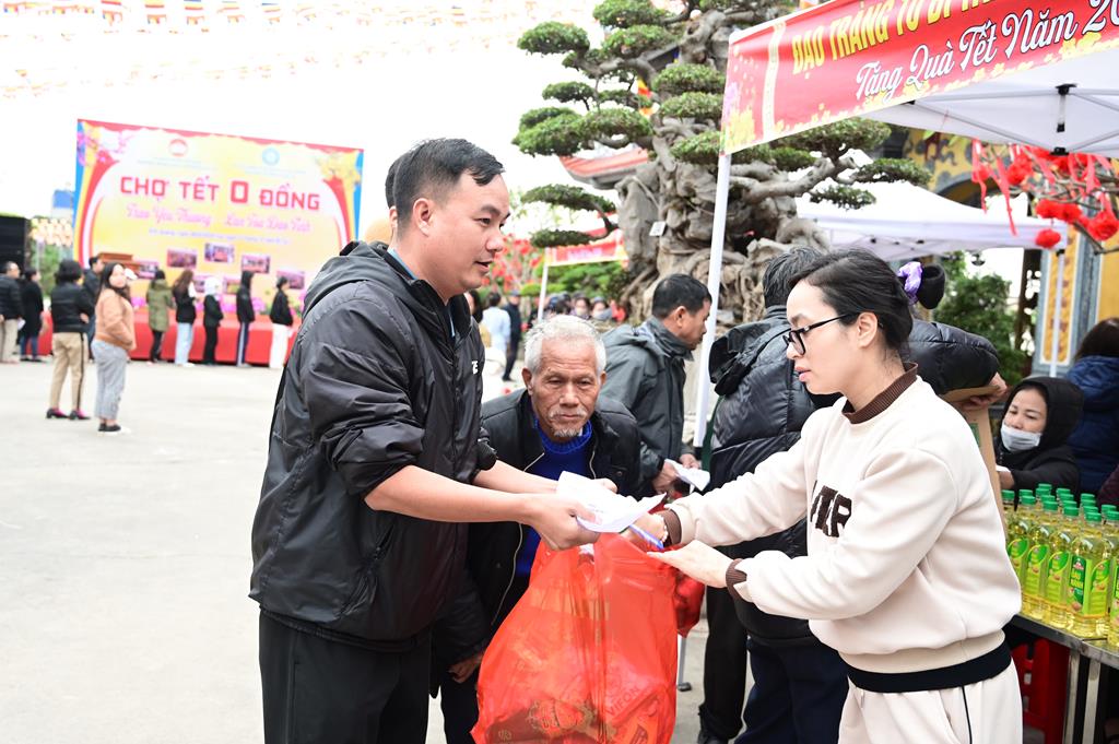 Hải Phòng: Ấm áp, nhộn nhịp phiên “Chợ Tết 0 đồng” tại chùa Kim Quang (Lũng Đông)插图66