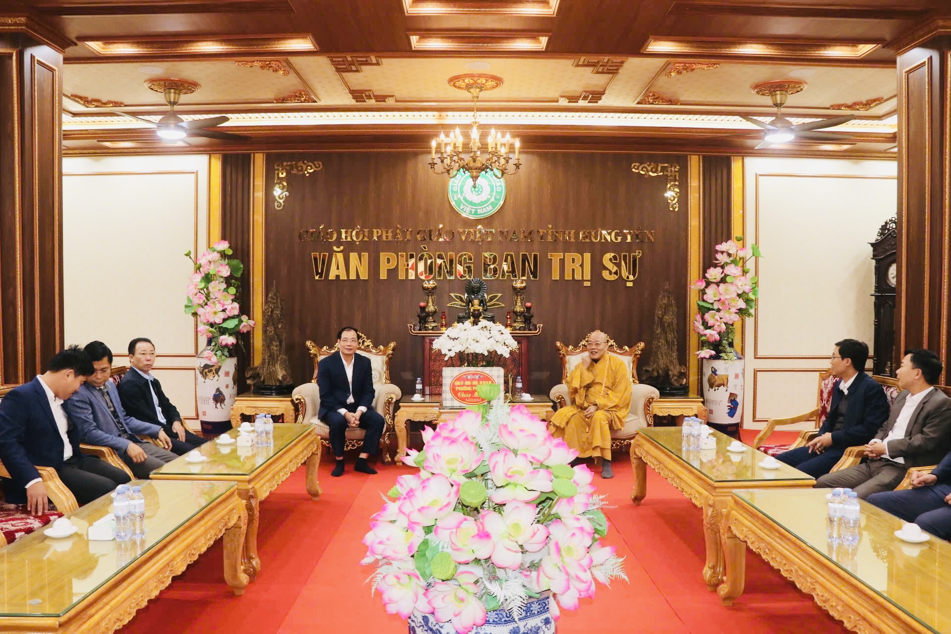 Hưng Yên: Sở Nội vụ tỉnh và cấp ủy, chính quyền, Ủy ban MTTQ VN phường Phố Hiến thăm, chúc Tết Ban Trị sự GHPGVN tỉnh插图