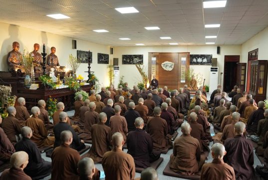 Ngày thứ hai của khóa tu xuất sĩ tại chùa Vạn Phúc: “Thắp sáng tình huynh đệ” – nuôi lớn Tăng đoàn hòa hợp