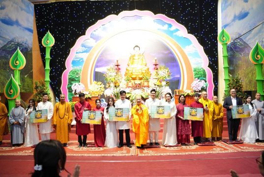 Hà Nội: 6 đôi bạn trẻ khởi đầu hạnh phúc hôn nhân từ đạo nghĩa nơi cửa Phật