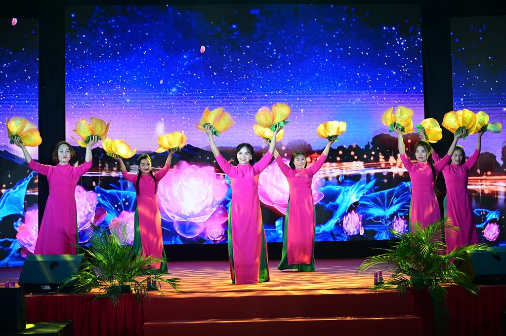 Hải Phòng: Lễ hội Thượng Nguyên, kỷ niệm ngày Thánh Tổ Non Đông hạc giá Tây quy tại chùa Quang Đàm插图17 Hải Phòng: Lễ hội Thượng Nguyên, kỷ niệm ngày Thánh Tổ Non Đông hạc giá Tây quy tại chùa Quang Đàm插图17