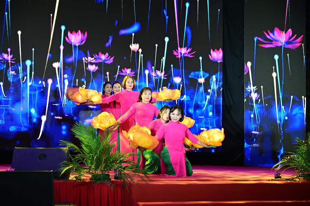 Hải Phòng: Lễ hội Thượng Nguyên, kỷ niệm ngày Thánh Tổ Non Đông hạc giá Tây quy tại chùa Quang Đàm插图33