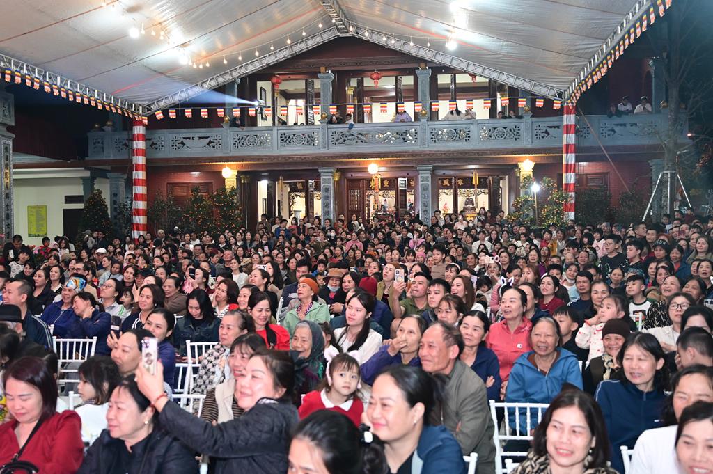 Hải Phòng: Lễ hội Thượng Nguyên, kỷ niệm ngày Thánh Tổ Non Đông hạc giá Tây quy tại chùa Quang Đàm插图13 Hải Phòng: Lễ hội Thượng Nguyên, kỷ niệm ngày Thánh Tổ Non Đông hạc giá Tây quy tại chùa Quang Đàm插图13