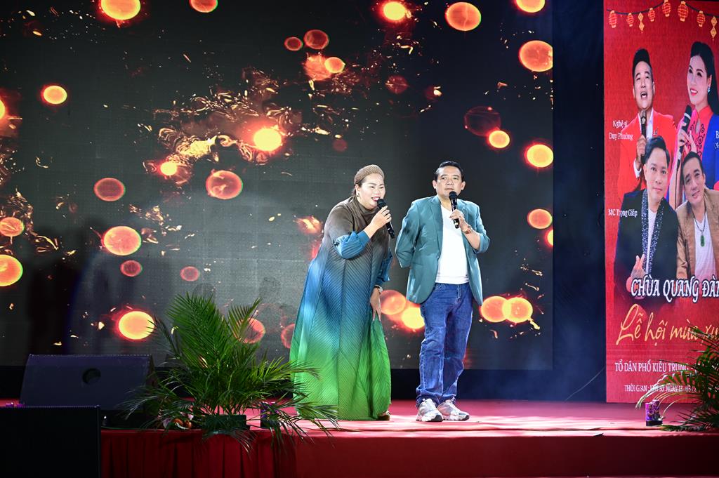 Hải Phòng: Lễ hội Thượng Nguyên, kỷ niệm ngày Thánh Tổ Non Đông hạc giá Tây quy tại chùa Quang Đàm插图11 Hải Phòng: Lễ hội Thượng Nguyên, kỷ niệm ngày Thánh Tổ Non Đông hạc giá Tây quy tại chùa Quang Đàm插图11