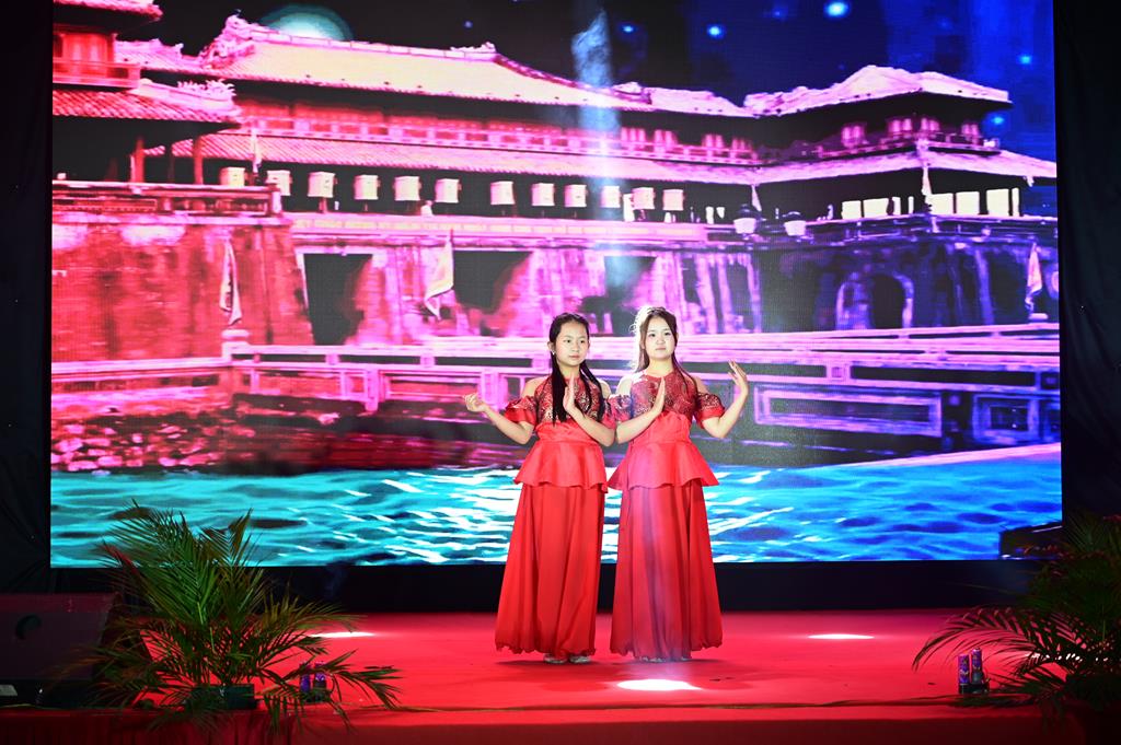 Hải Phòng: Lễ hội Thượng Nguyên, kỷ niệm ngày Thánh Tổ Non Đông hạc giá Tây quy tại chùa Quang Đàm插图16 Hải Phòng: Lễ hội Thượng Nguyên, kỷ niệm ngày Thánh Tổ Non Đông hạc giá Tây quy tại chùa Quang Đàm插图16