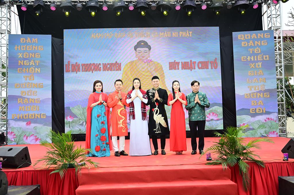 Hải Phòng: Lễ hội Thượng Nguyên, kỷ niệm ngày Thánh Tổ Non Đông hạc giá Tây quy tại chùa Quang Đàm插图20 Hải Phòng: Lễ hội Thượng Nguyên, kỷ niệm ngày Thánh Tổ Non Đông hạc giá Tây quy tại chùa Quang Đàm插图20