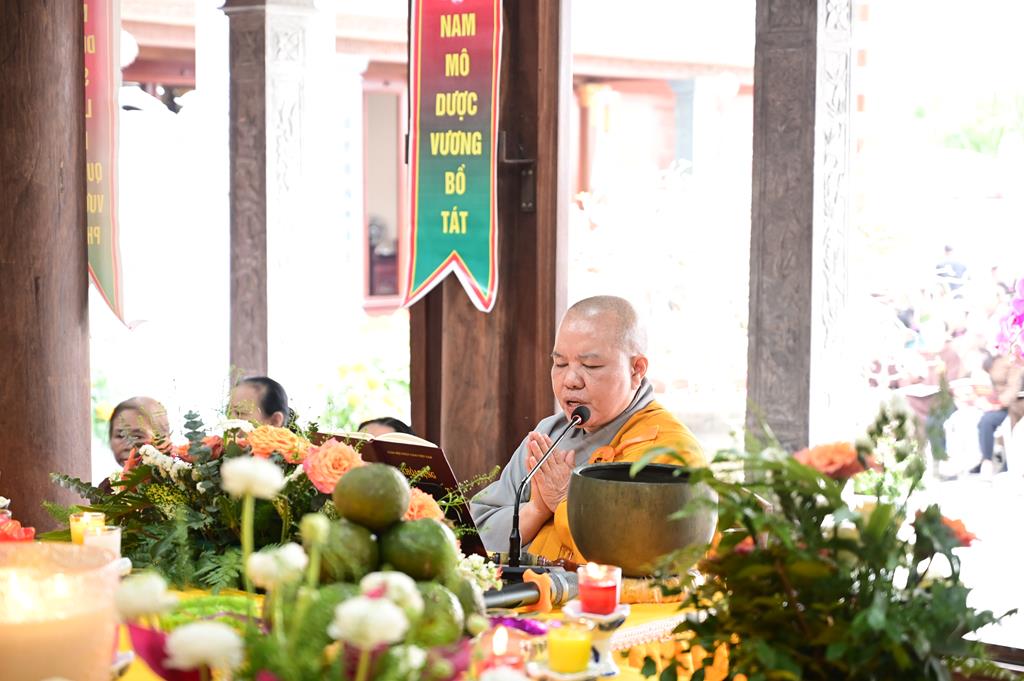 Hải Phòng: Lễ hội Thượng Nguyên, kỷ niệm ngày Thánh Tổ Non Đông hạc giá Tây quy tại chùa Quang Đàm插图3 Hải Phòng: Lễ hội Thượng Nguyên, kỷ niệm ngày Thánh Tổ Non Đông hạc giá Tây quy tại chùa Quang Đàm插图3