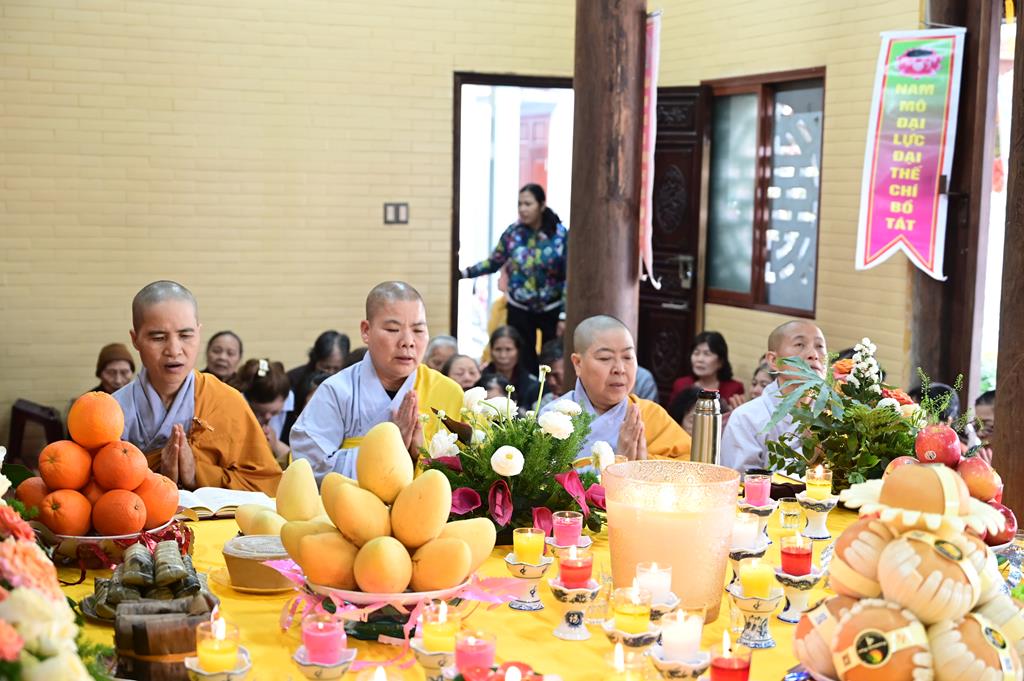 Hải Phòng: Lễ hội Thượng Nguyên, kỷ niệm ngày Thánh Tổ Non Đông hạc giá Tây quy tại chùa Quang Đàm插图4 Hải Phòng: Lễ hội Thượng Nguyên, kỷ niệm ngày Thánh Tổ Non Đông hạc giá Tây quy tại chùa Quang Đàm插图4