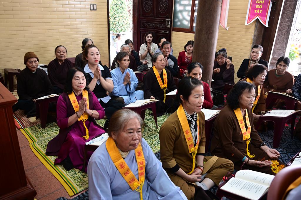 Hải Phòng: Lễ hội Thượng Nguyên, kỷ niệm ngày Thánh Tổ Non Đông hạc giá Tây quy tại chùa Quang Đàm插图10 Hải Phòng: Lễ hội Thượng Nguyên, kỷ niệm ngày Thánh Tổ Non Đông hạc giá Tây quy tại chùa Quang Đàm插图10