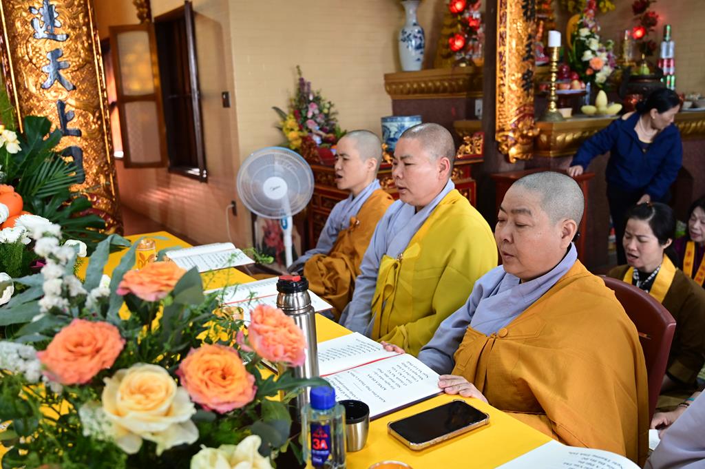 Hải Phòng: Lễ hội Thượng Nguyên, kỷ niệm ngày Thánh Tổ Non Đông hạc giá Tây quy tại chùa Quang Đàm插图8 Hải Phòng: Lễ hội Thượng Nguyên, kỷ niệm ngày Thánh Tổ Non Đông hạc giá Tây quy tại chùa Quang Đàm插图8