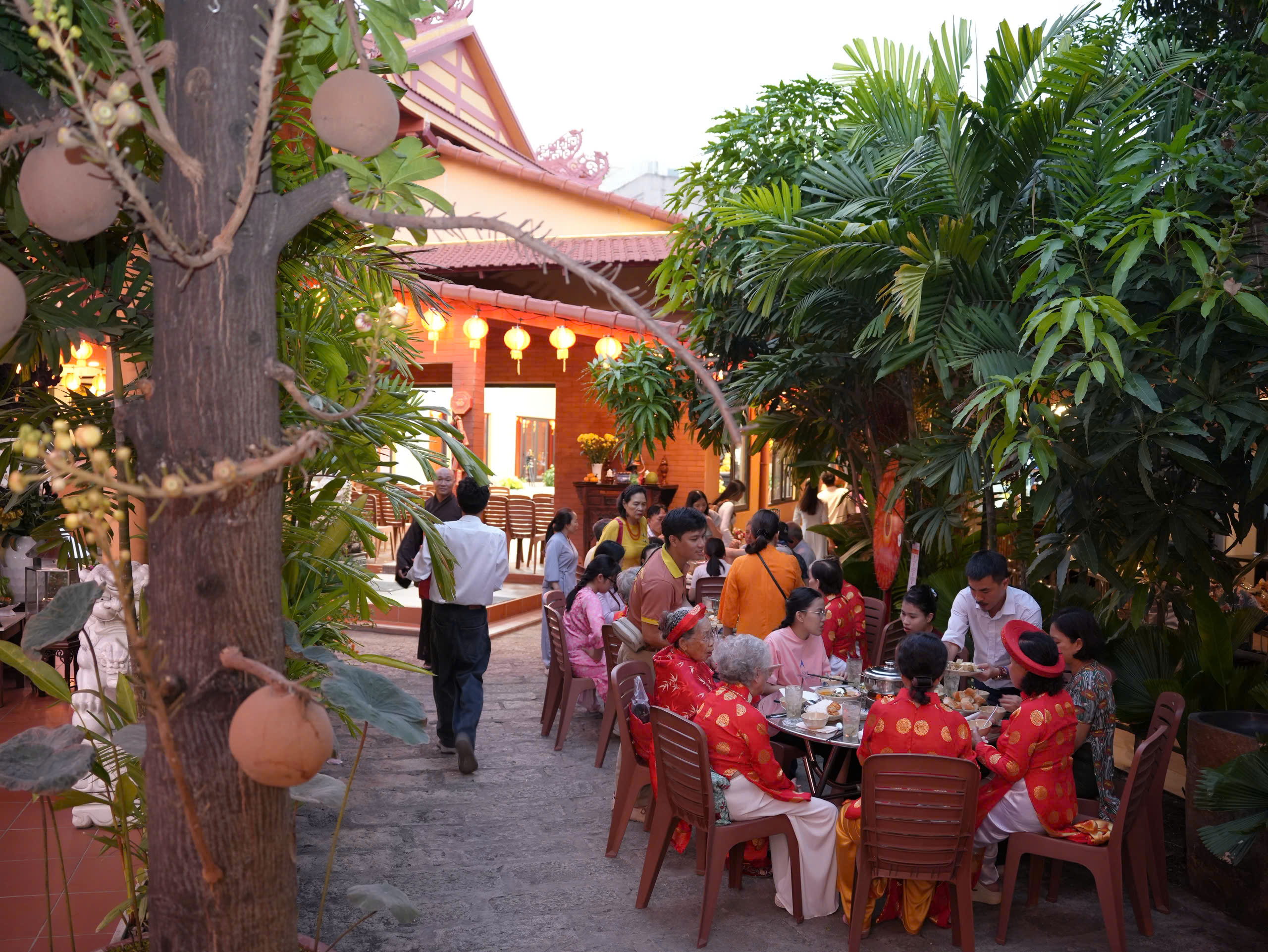 Có những điều còn ấm sau một buổi lễ tại ngôi chùa nhỏ插图34