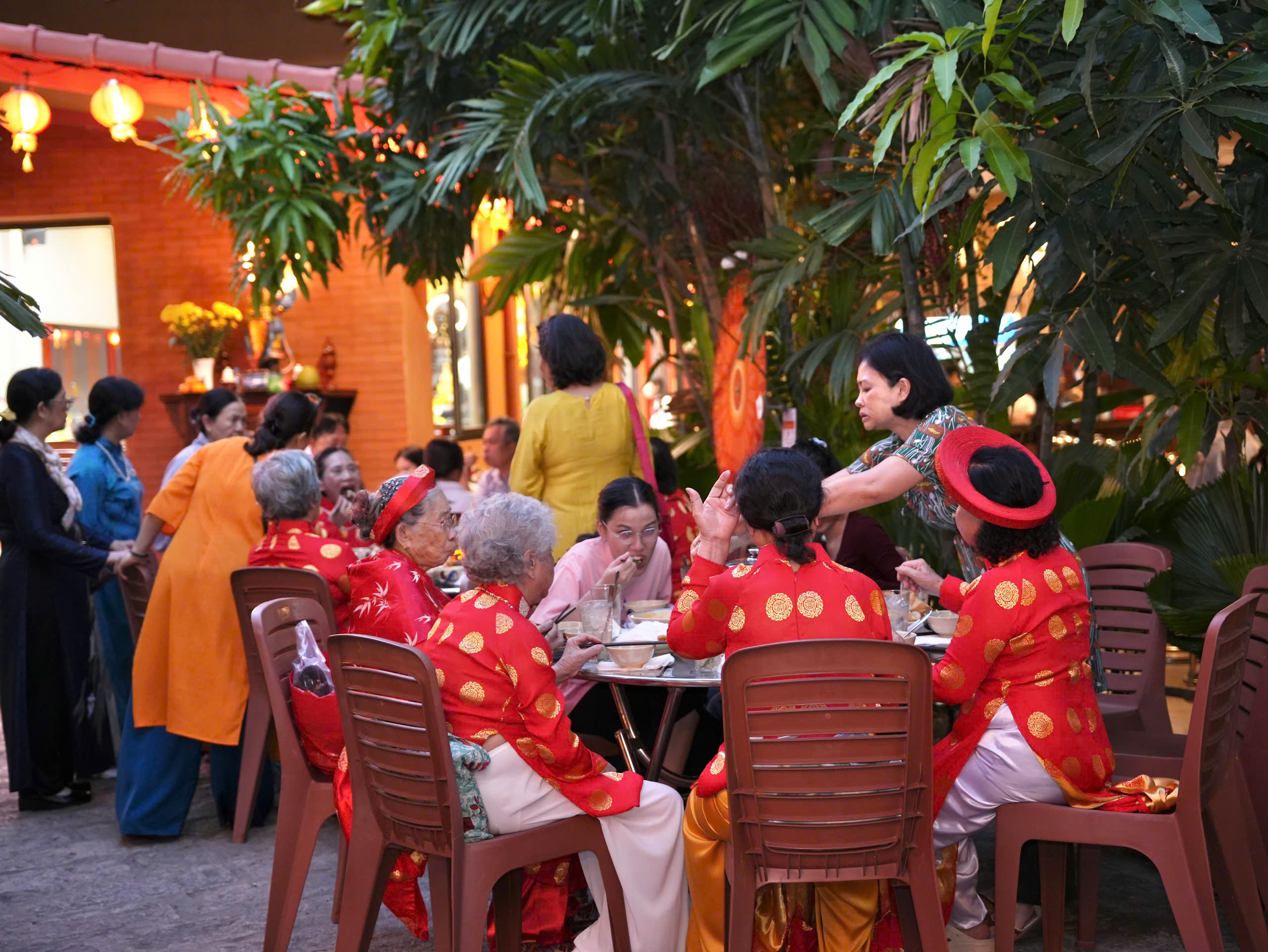 Có những điều còn ấm sau một buổi lễ tại ngôi chùa nhỏ插图32