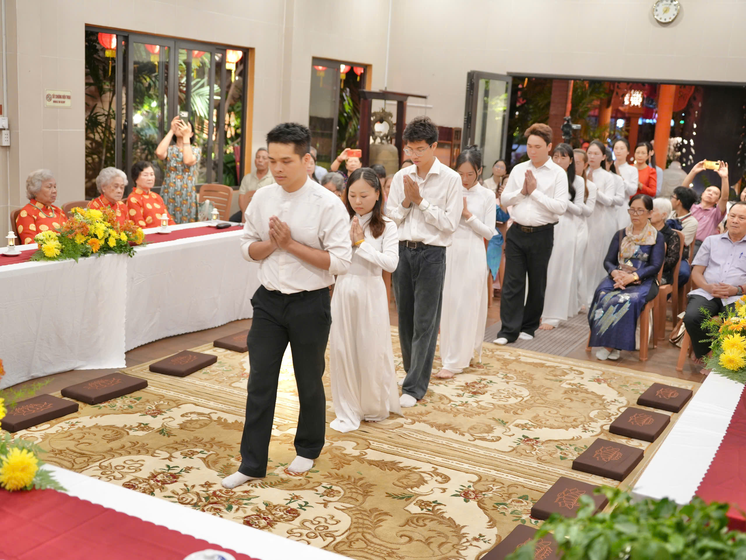 Có những điều còn ấm sau một buổi lễ tại ngôi chùa nhỏ插图12