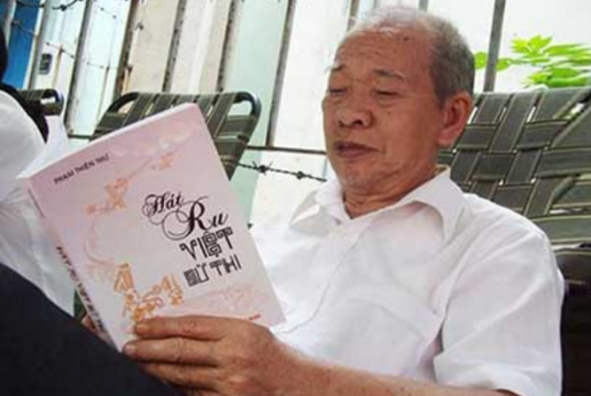 Thơ Phạm Thiên Thư – Tiếng chuông qua mùa lá đổ