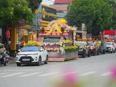 Hà Nội: Tăng Ni, Phật tử xã Sóc Sơn trang nghiêm diễu hành xe hoa kính mừng ngày Đản sinh của Đức Từ Phụ
