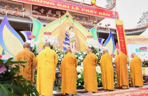 Đồng Tháp: Phật giáo Khu vực V rực rỡ sắc màu Kính mừng Đại lễ Phật đản PL.2570