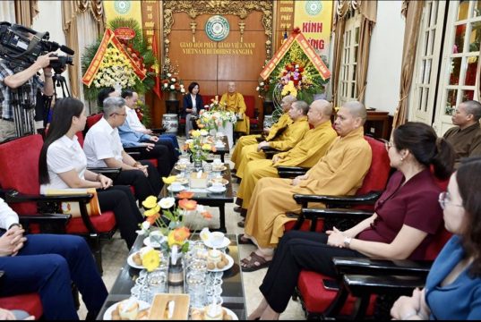 Hà Nội: Lãnh đạo Thành phố thăm và chúc mừng Trung ương Giáo hội nhân mùa Phật đản PL.2570