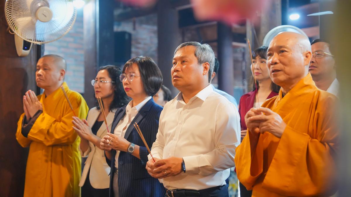 Chủ tịch UBND TP. Hà Nội Vũ Đại Thắng thăm, chúc mừng Đại lễ Phật đản tới chư Tôn đức BTS Phật giáo thủ đô插图25