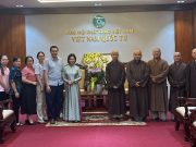 Lãnh đạo phường Hòa Hưng thăm, chúc mừng Đại lễ Phật đản PL.2570