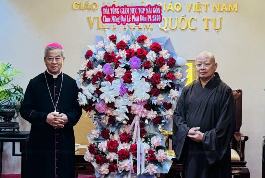 Tổng Giám mục Giuse Nguyễn Năng thăm, chúc mừng Đại lễ Phật đản Phật giáo TP.HCM