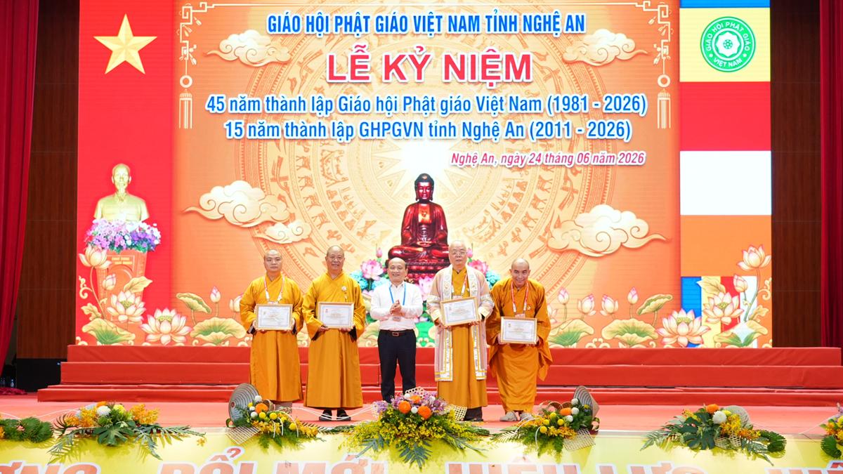 Lễ kỷ niệm 45 năm thành lập GHPGVN và 15 năm thành lập GHPGVN tỉnh Nghệ An插图45