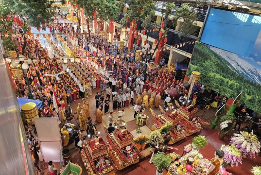 Hà Nội: Hàng nghìn Phật tử tham dự Đại lễ Phật đản PL.2570 tại chùa Bằng
